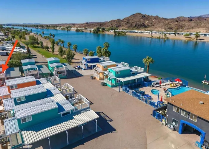Rockstar | Private Hot Tub | Deluxe River Views At Roadrunner Holiday home Parker