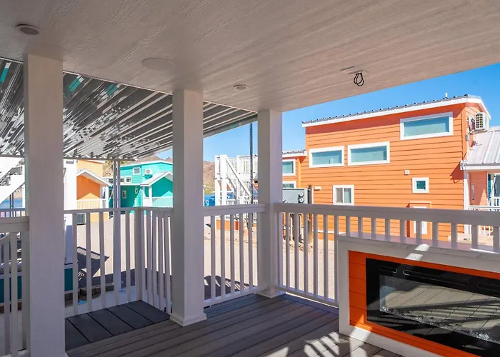 Rockstar | Private Hot Tub | Deluxe River Views At Roadrunner Holiday home Parker